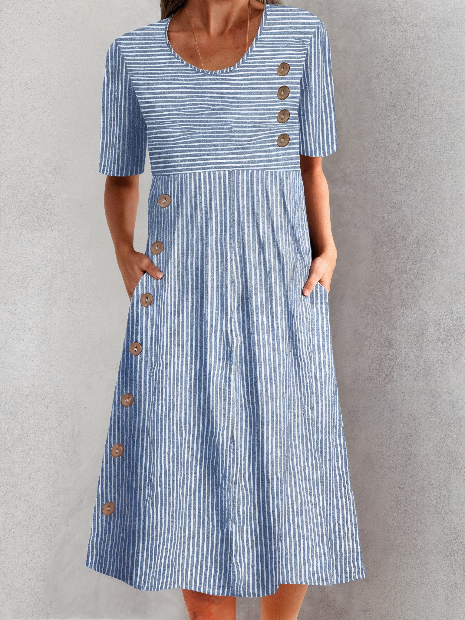 Pruhované letní šaty